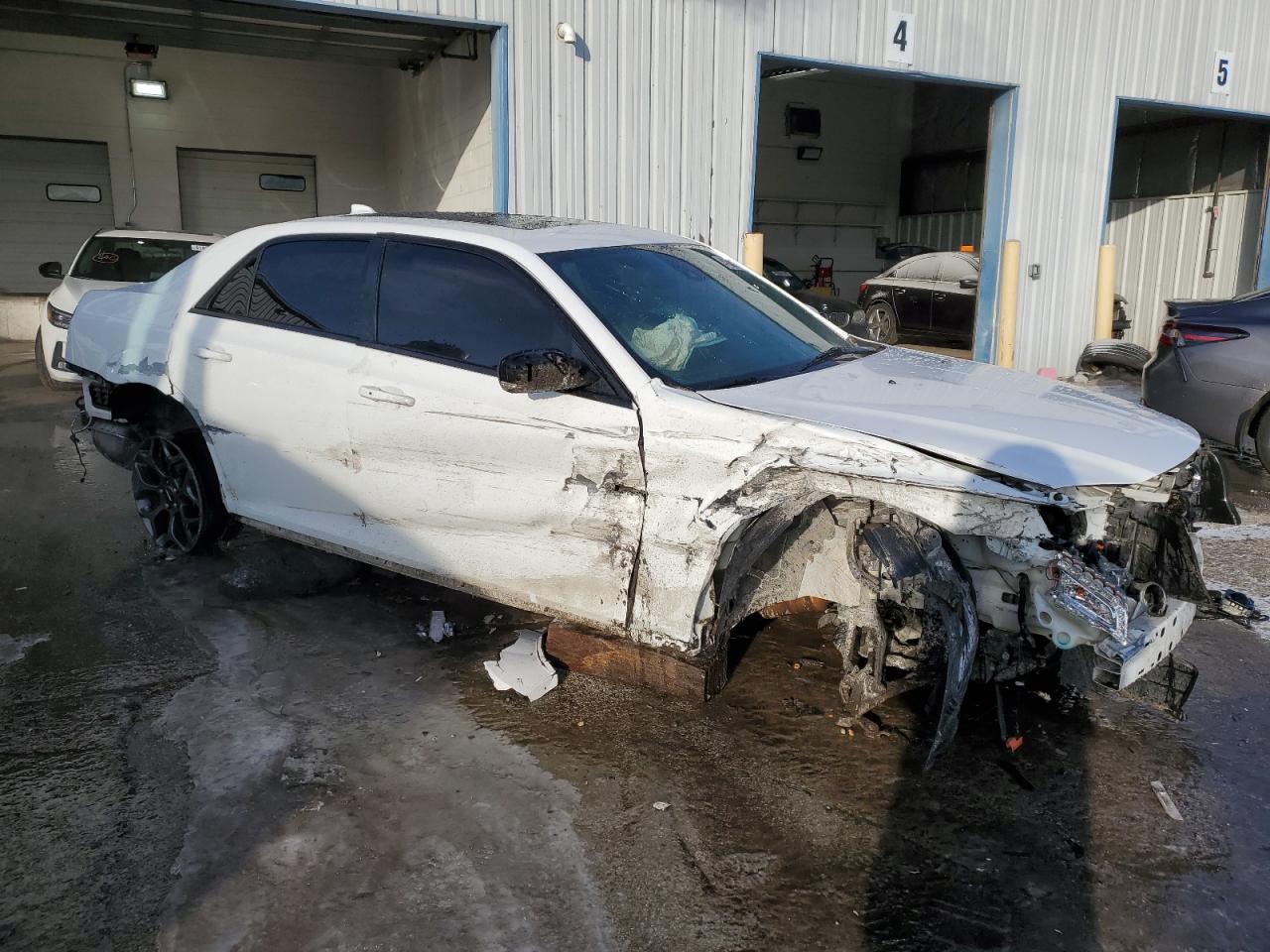 2018 Chrysler 300 - Image 4