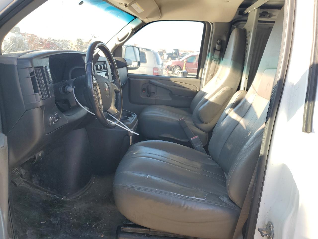 2015 GMC Savana - Image 7