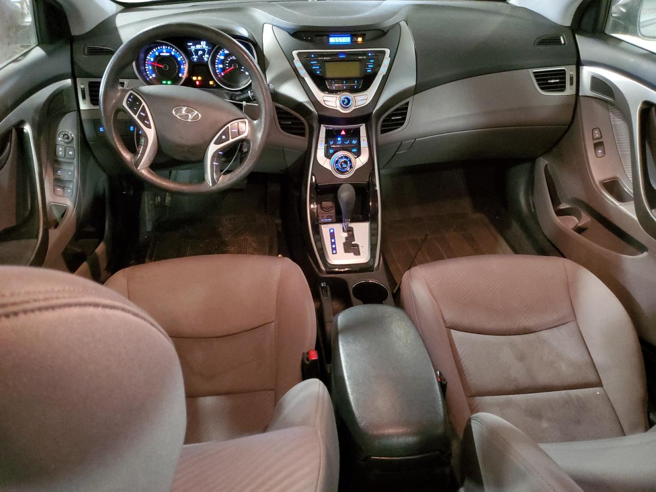 2012 Hyundai Elantra - Image 8