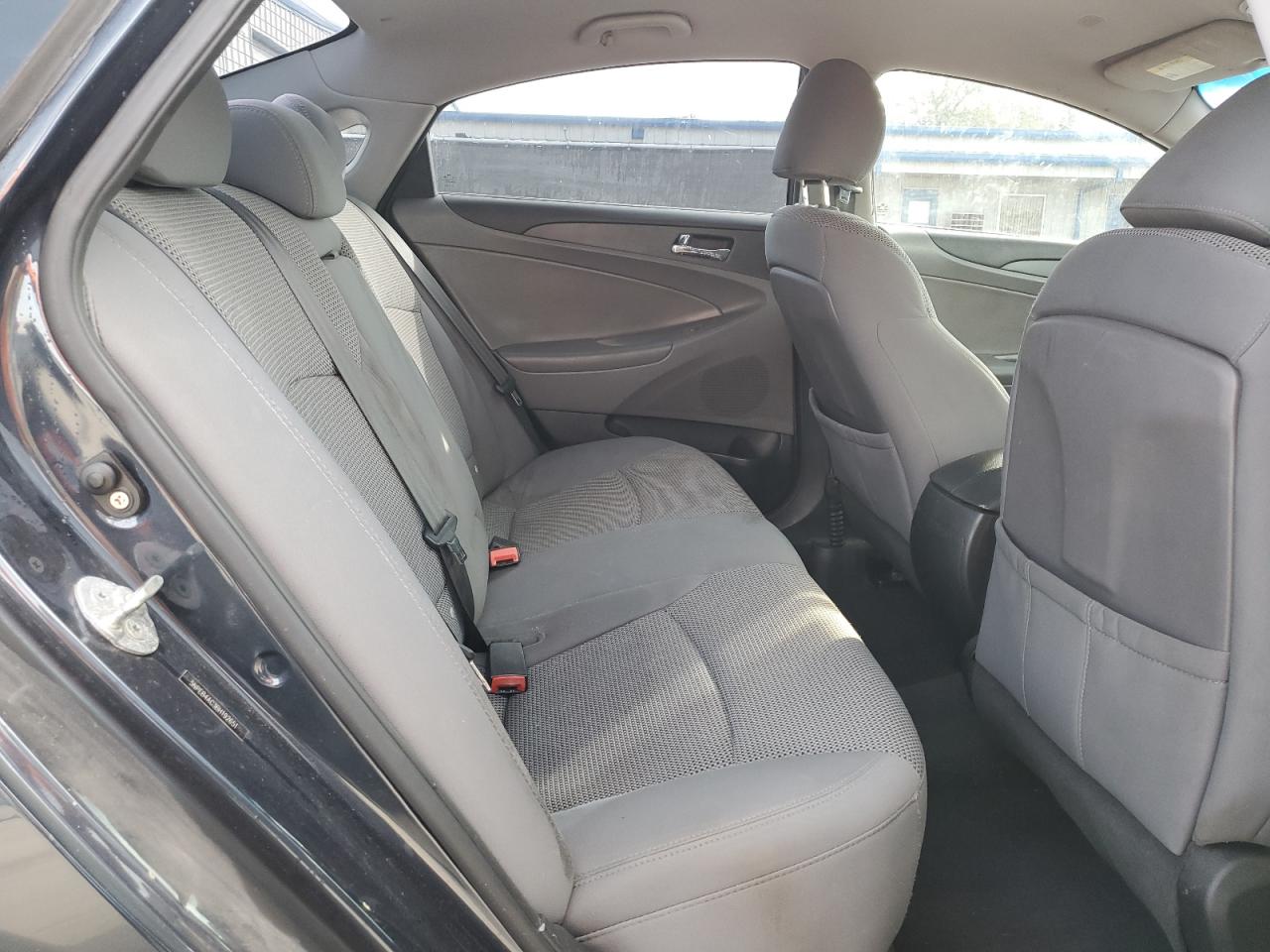 2011 Hyundai Sonata - Image 10