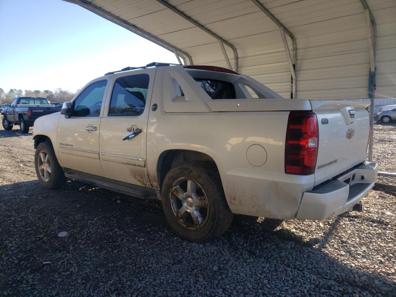 2013 Chevrolet Avalanche - Image 2