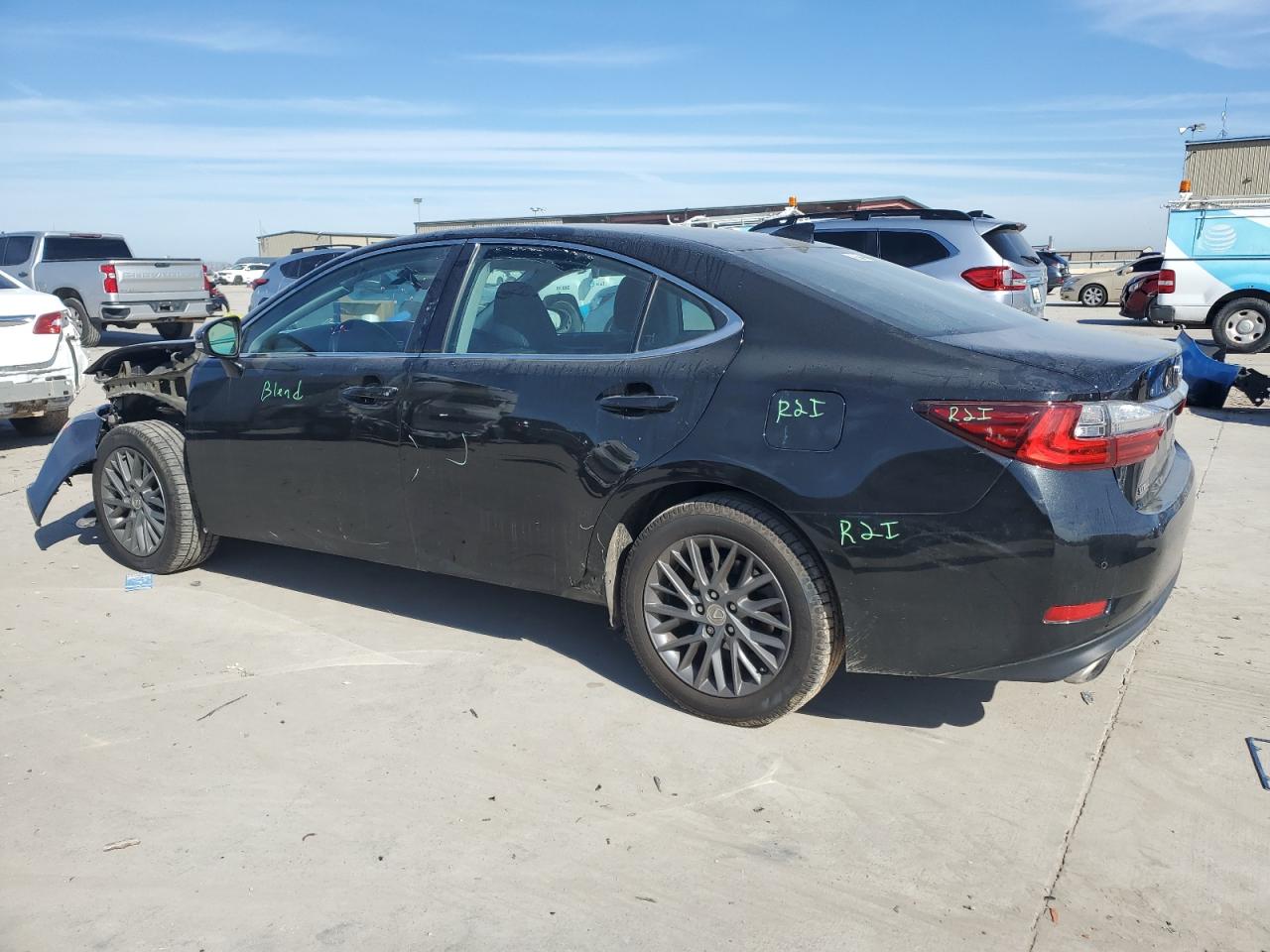 2018 Lexus ES - Image 2