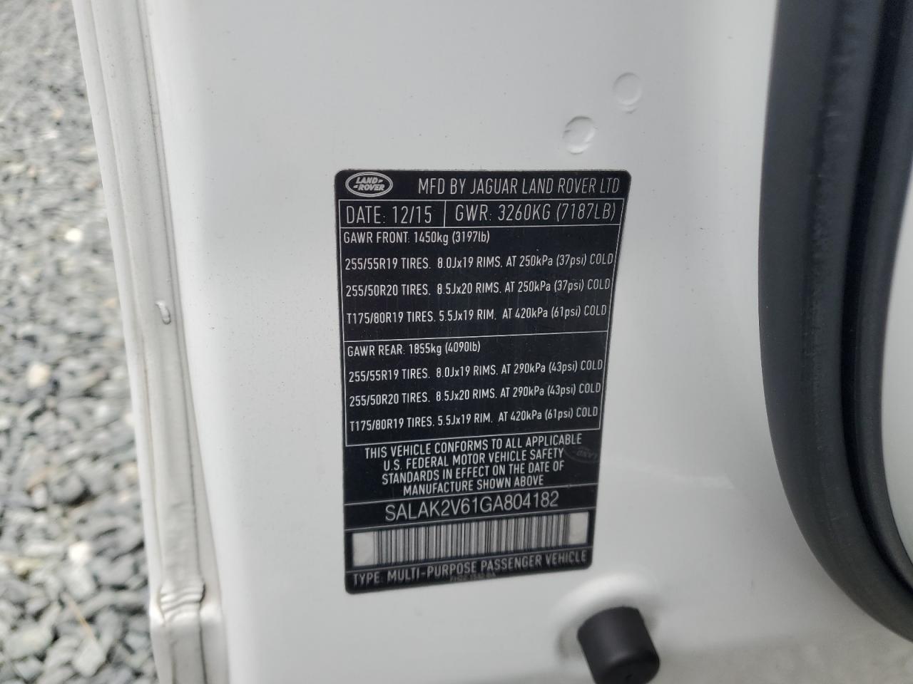 2016 Land Rover LR4 - Image 13