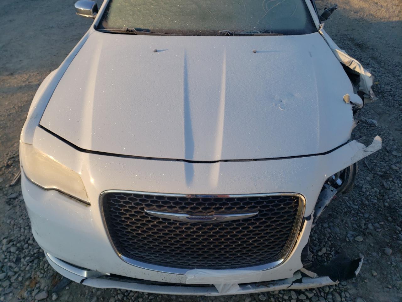 2016 Chrysler 300 - Image 11