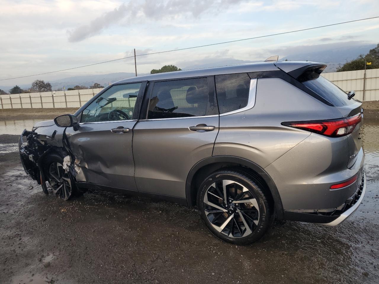 2024 Mitsubishi Outlander - Image 2