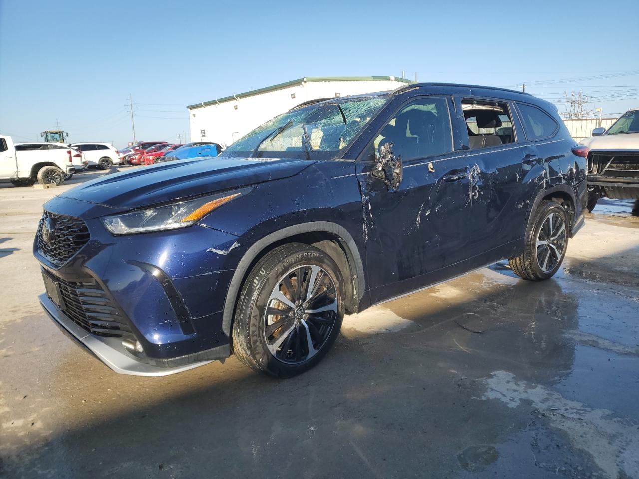 2021 Toyota Highlander - Image 1