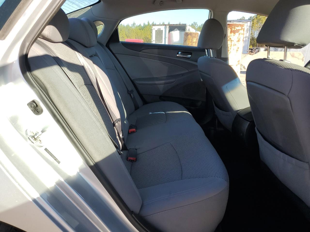 2012 Hyundai Sonata - Image 10