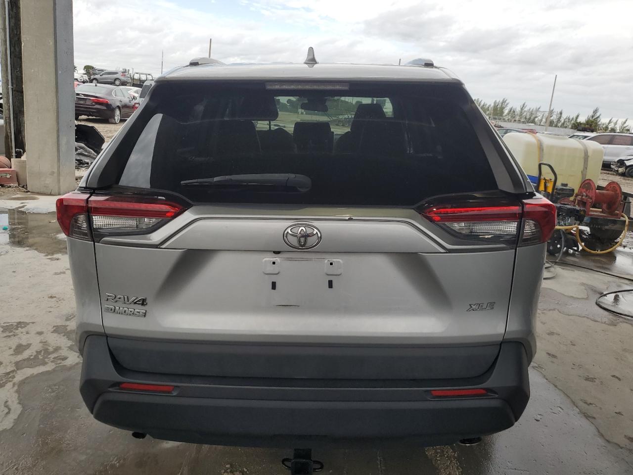 2019 Toyota RAV 4 - Image 6