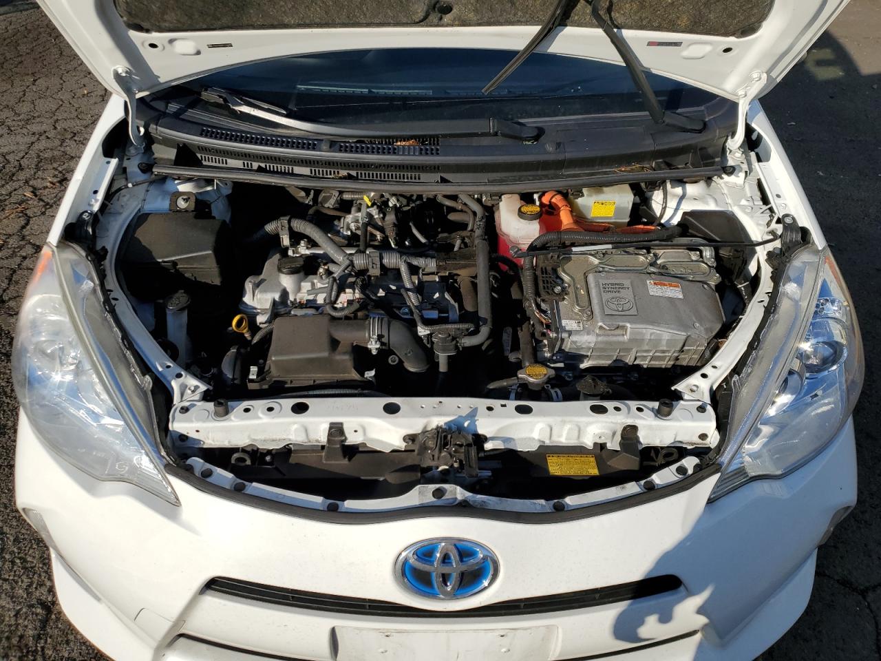 2012 Toyota Prius - Image 13