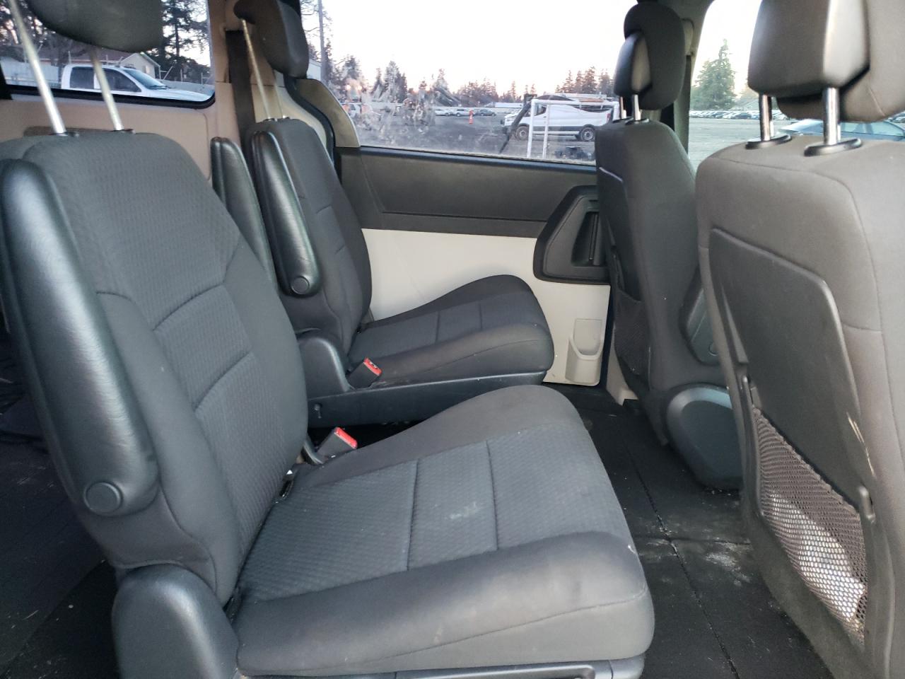 2010 Dodge Caravan - Image 11