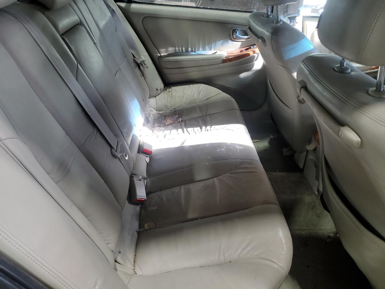 2002 Infiniti I - Image 10