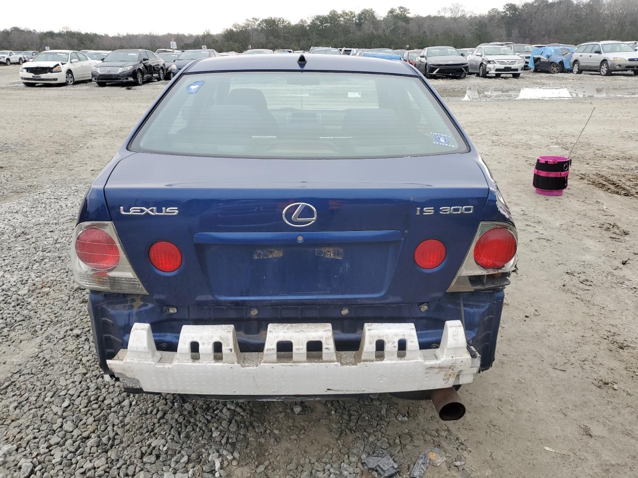 2001 Lexus IS - Image 6
