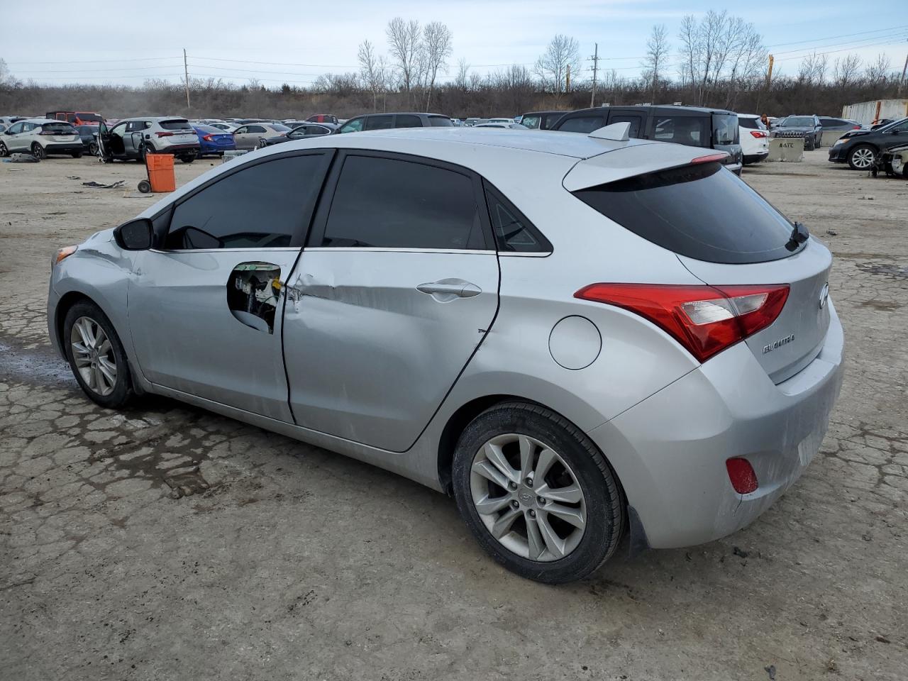 2013 Hyundai Elantra - Image 2