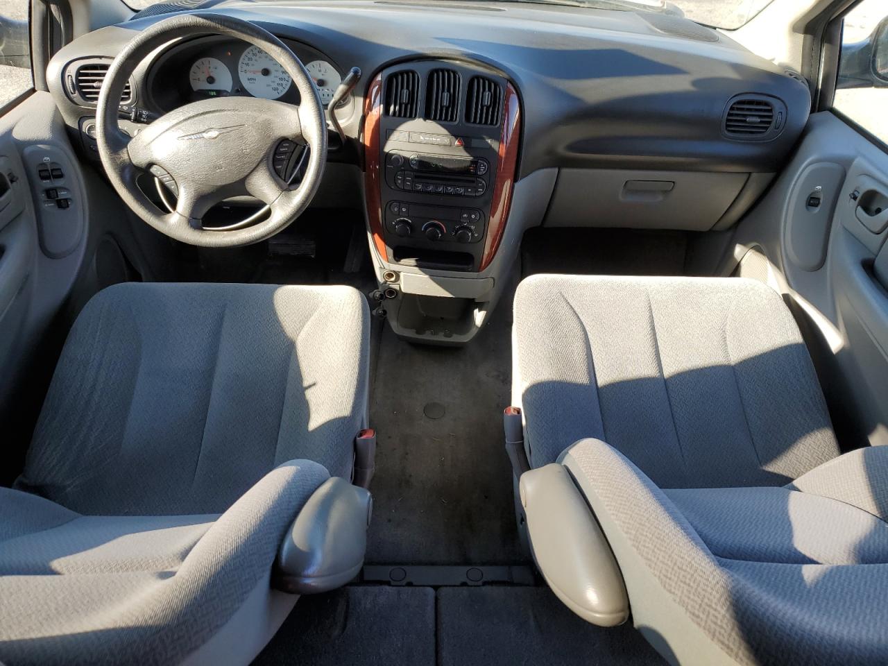 2005 Chrysler Town & Country - Image 8