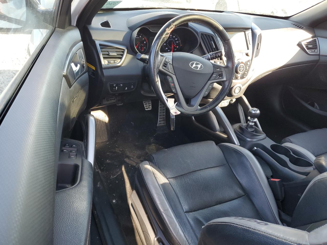 2016 Hyundai Veloster - Image 8