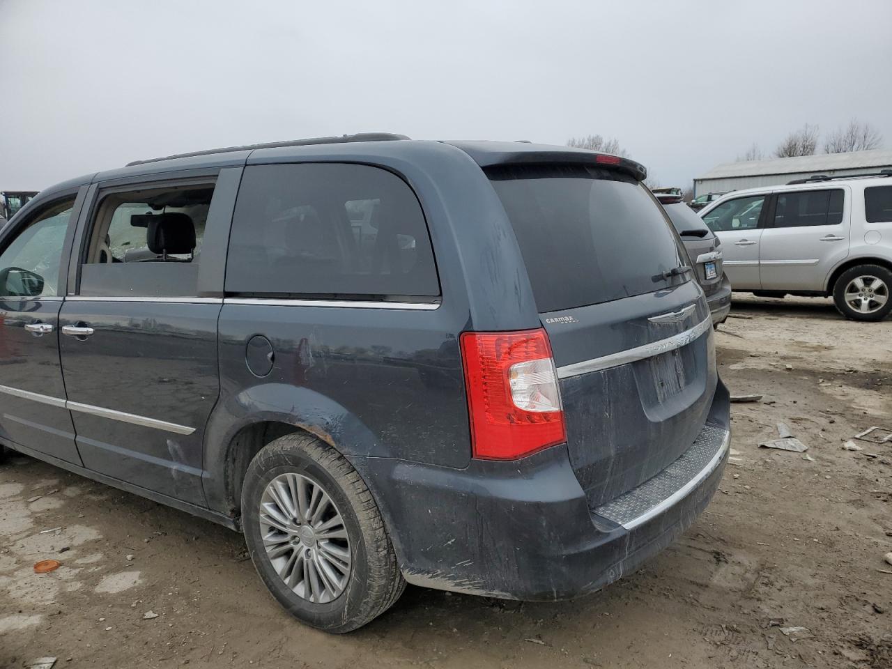 2014 Chrysler Town & Country - Image 2
