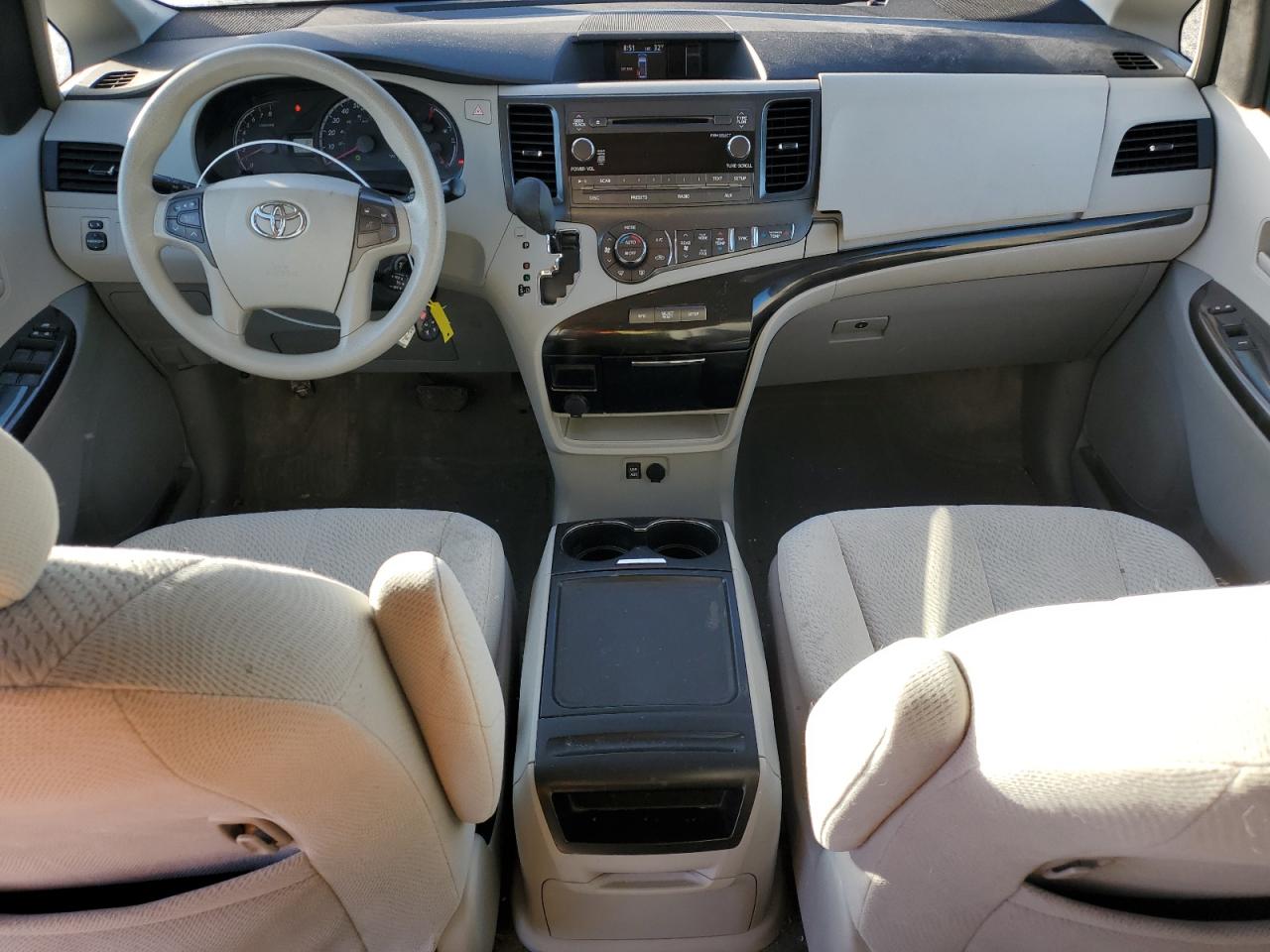 2013 Toyota Sienna - Image 8