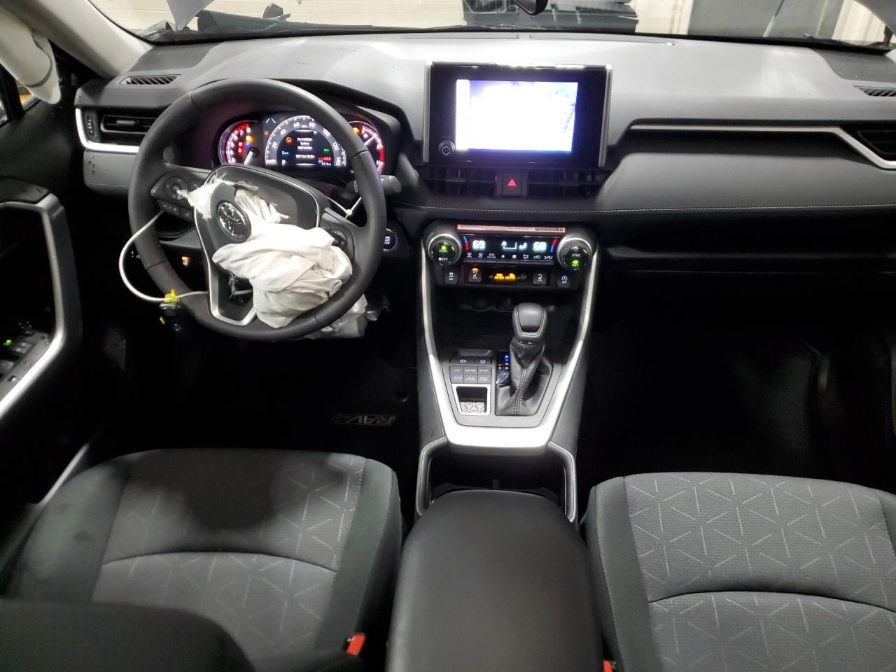2024 Toyota RAV 4 - Image 8