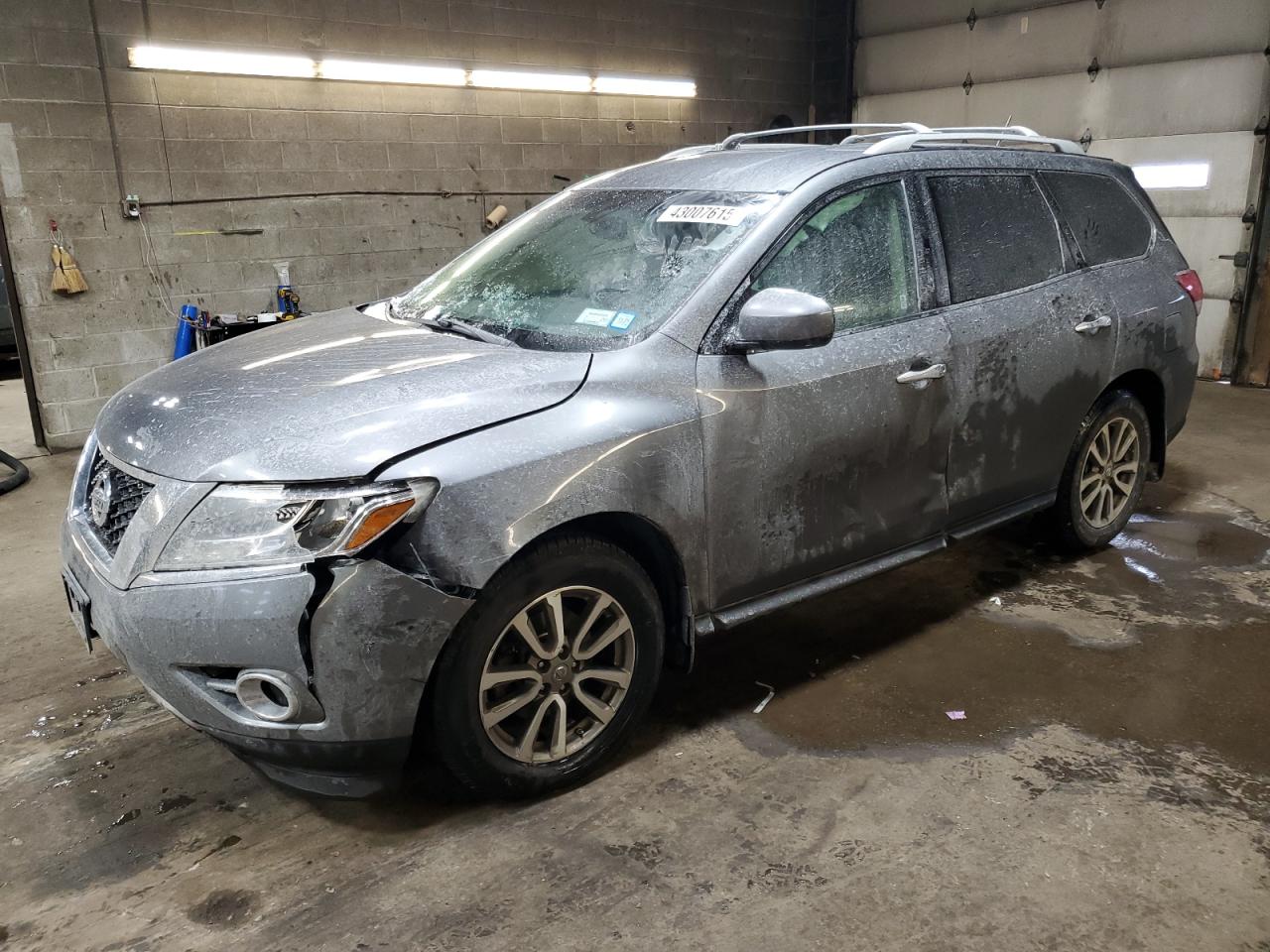 2016 Nissan Pathfinder - Image 1