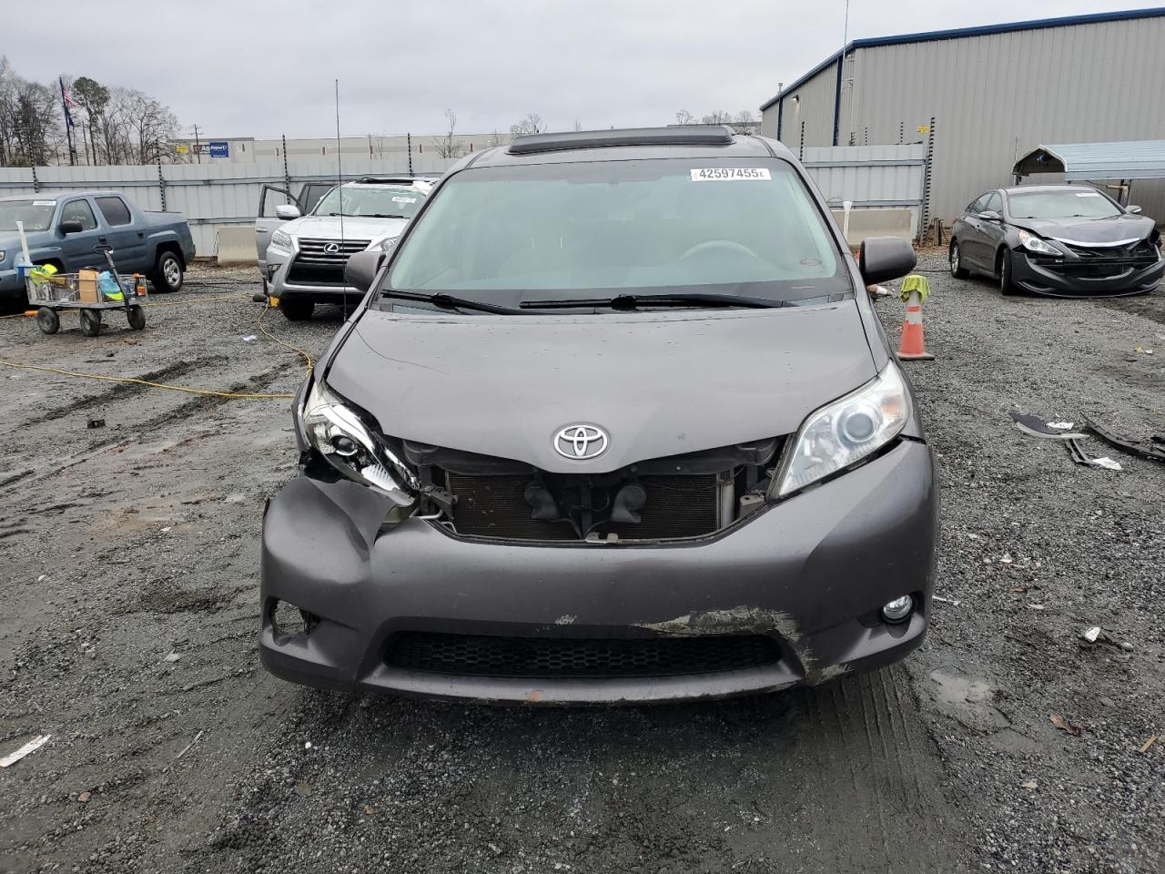 2013 Toyota Sienna - Image 5