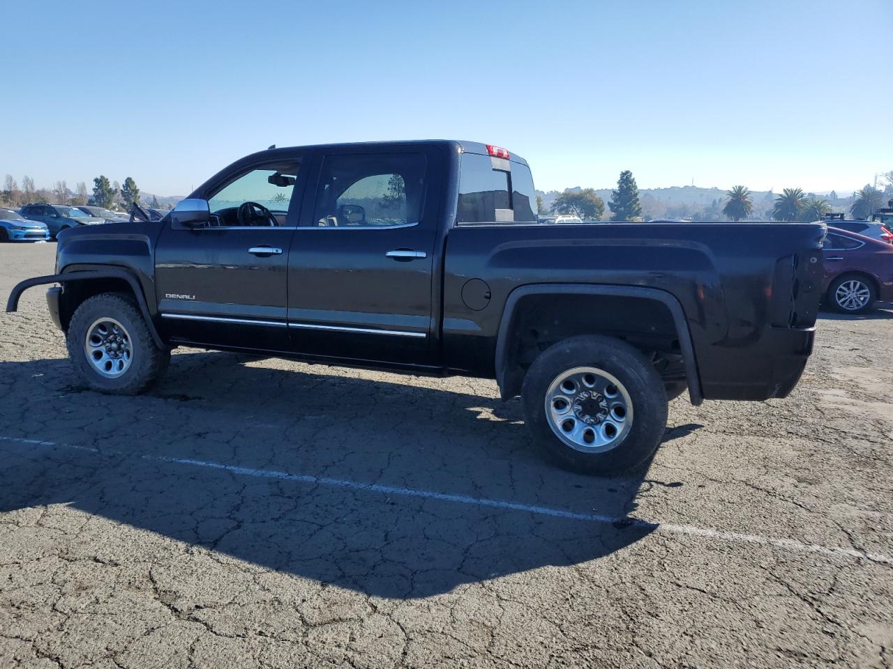 2014 GMC Sierra - Image 2
