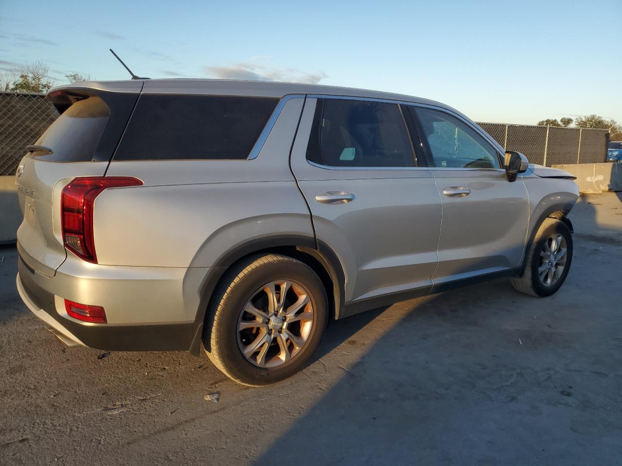2021 Hyundai Palisade - Image 3