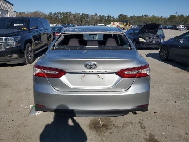  TOYOTA CAMRY 2018 Srebrny