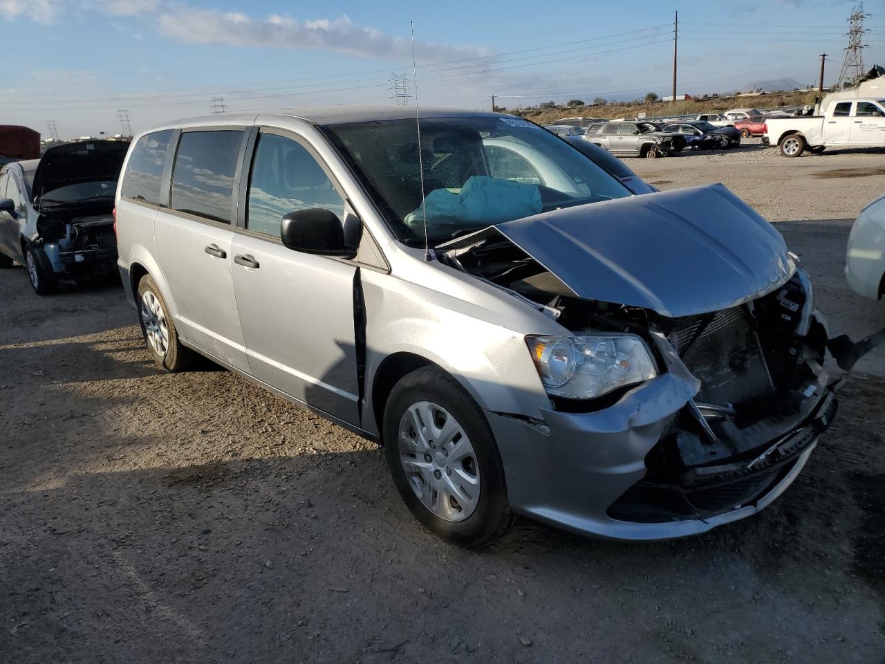 2019 Dodge Caravan - Image 4