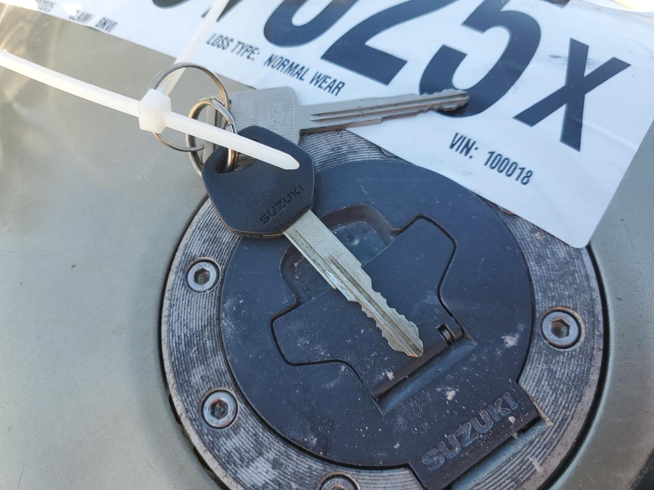 2000 Suzuki Gsx600 F VIN: JS1GN79A4Y2100018 Lot: 42367025