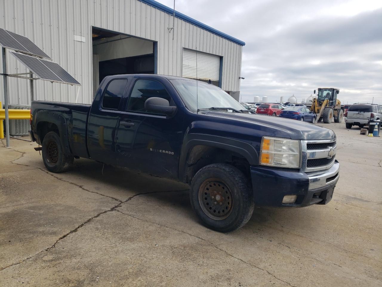 2011 Chevrolet Silverado - Image 4