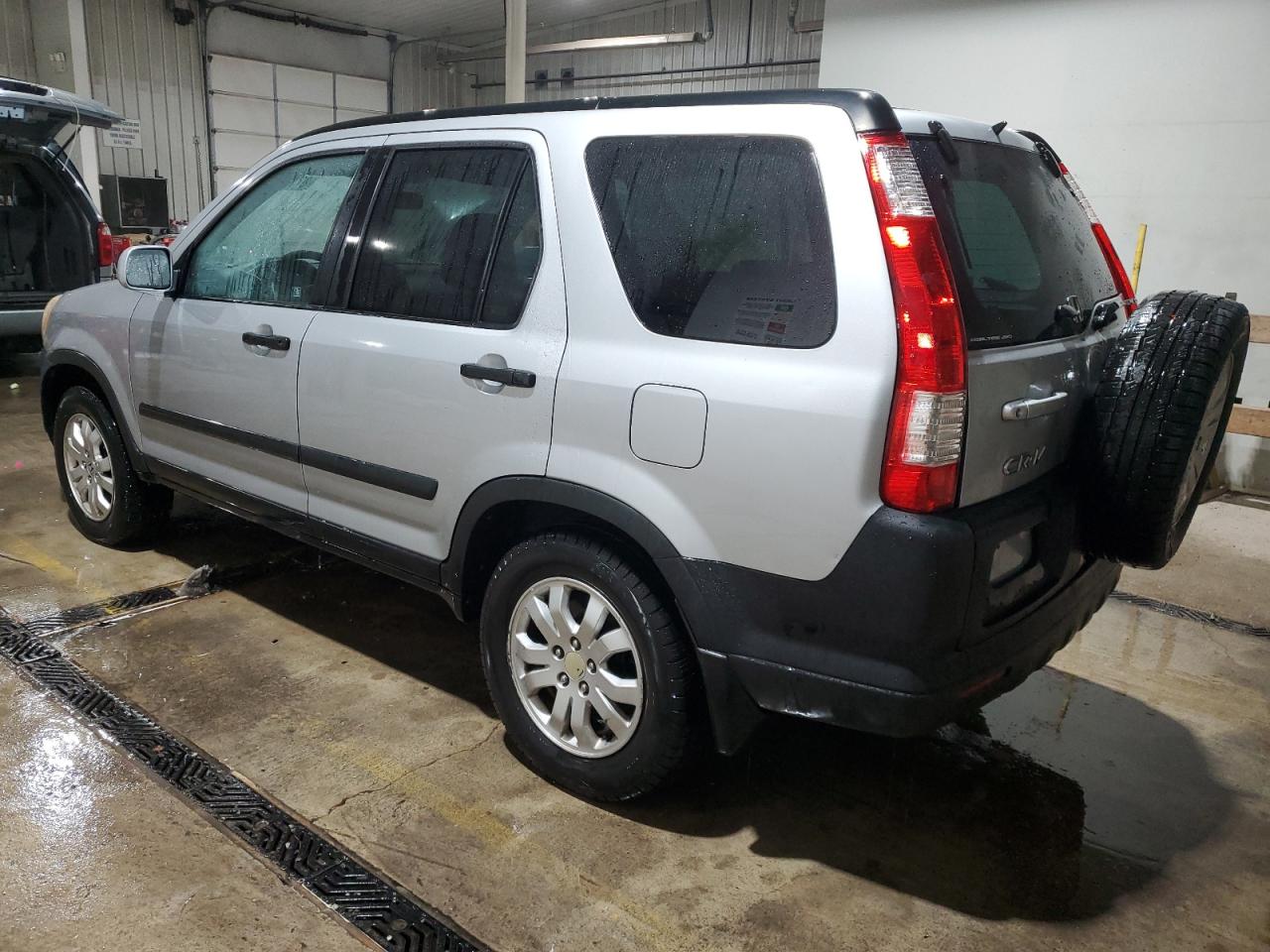 2005 Honda CR-V - Image 2