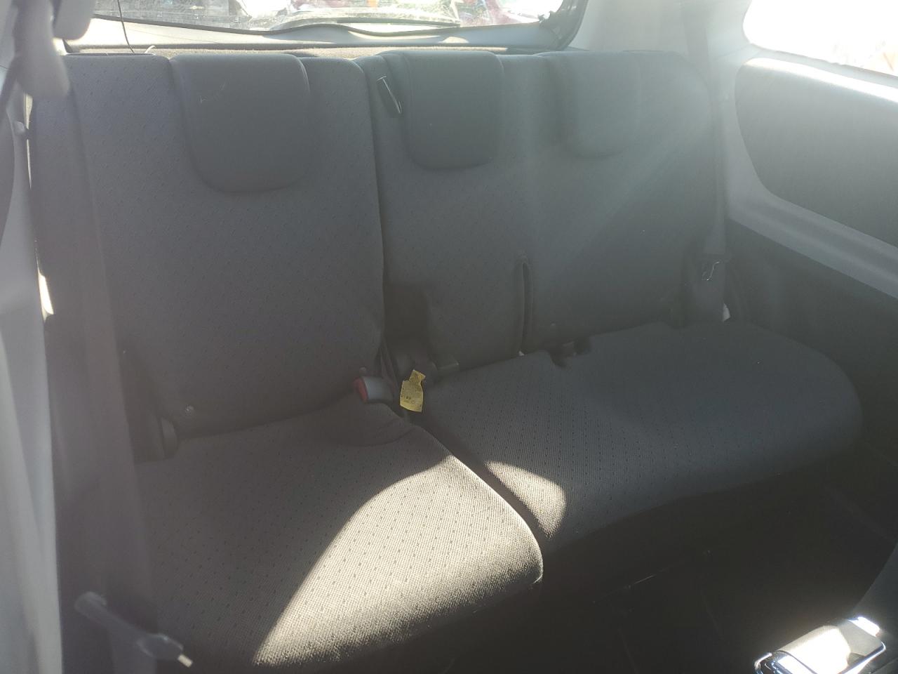 2011 Toyota Yaris - Image 10