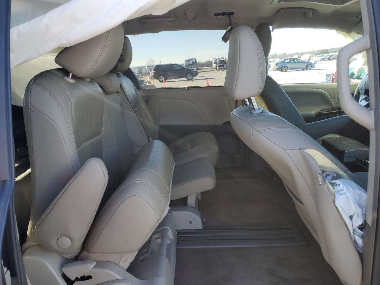 2018 Toyota Sienna - Image 12