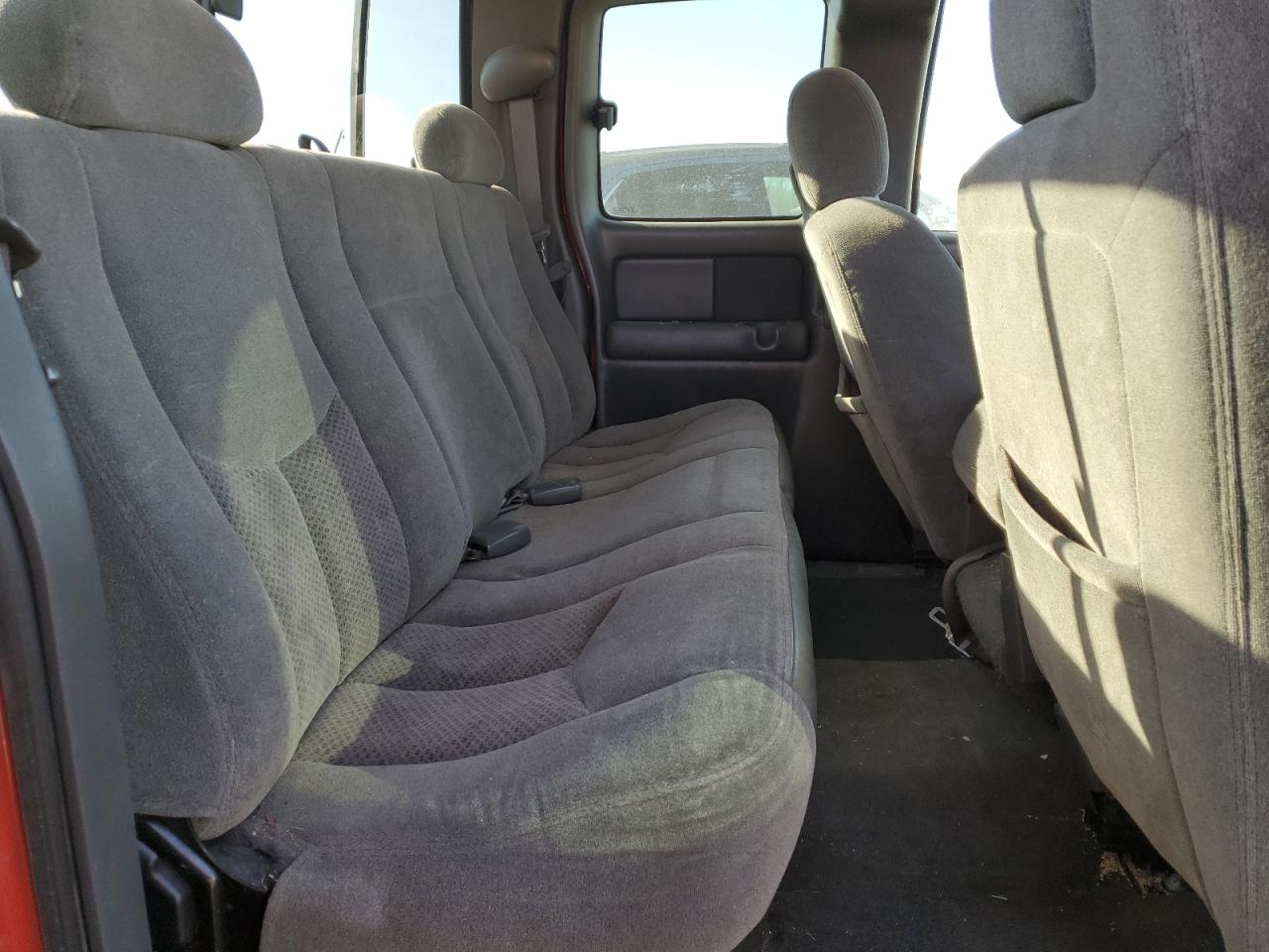 2003 Chevrolet Silverado - Image 10
