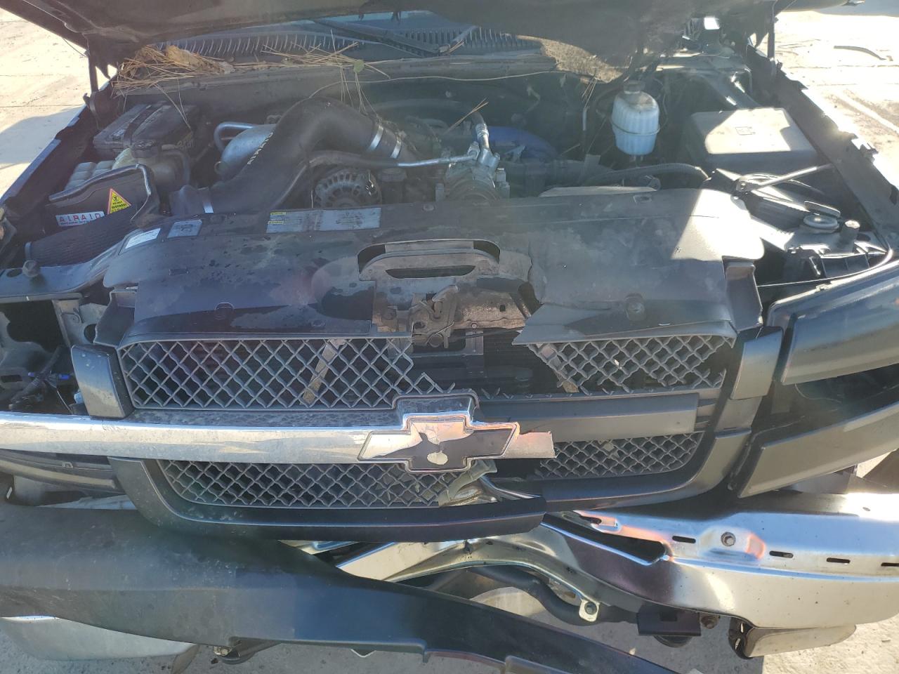 2004 Chevrolet Silverado - Image 11