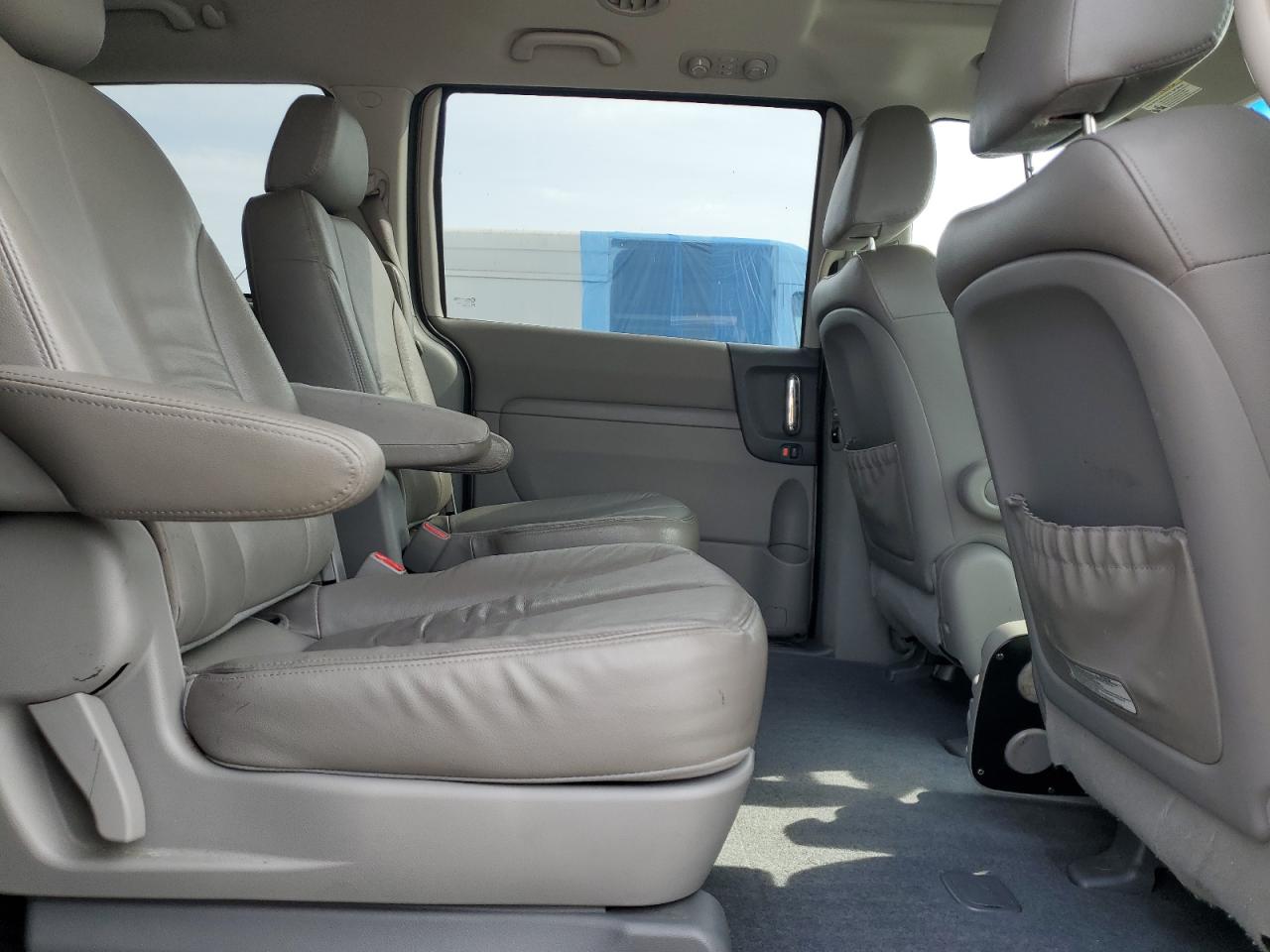 2011 Kia Sedona - Image 11