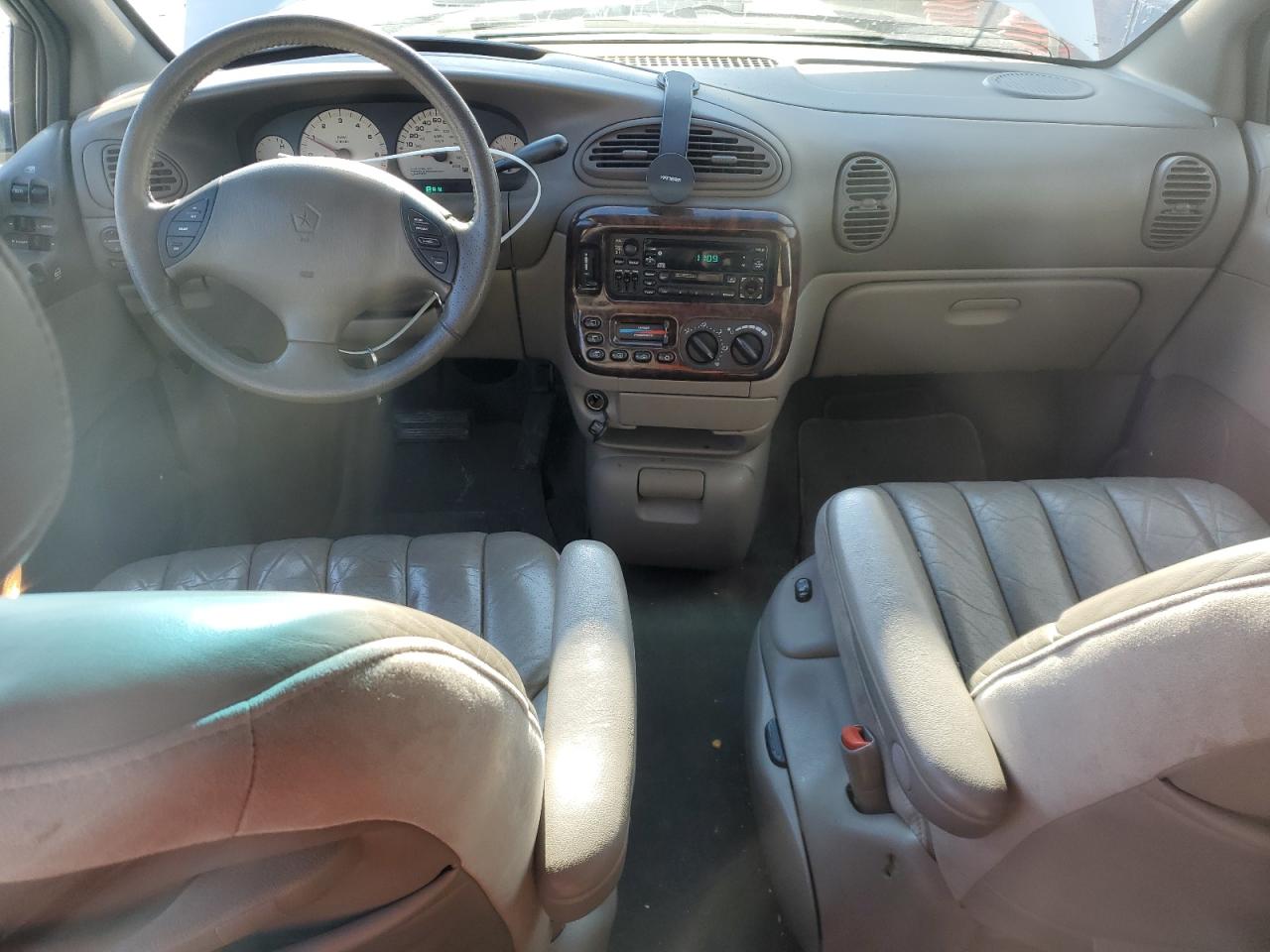 1999 Chrysler Town & Country - Image 8