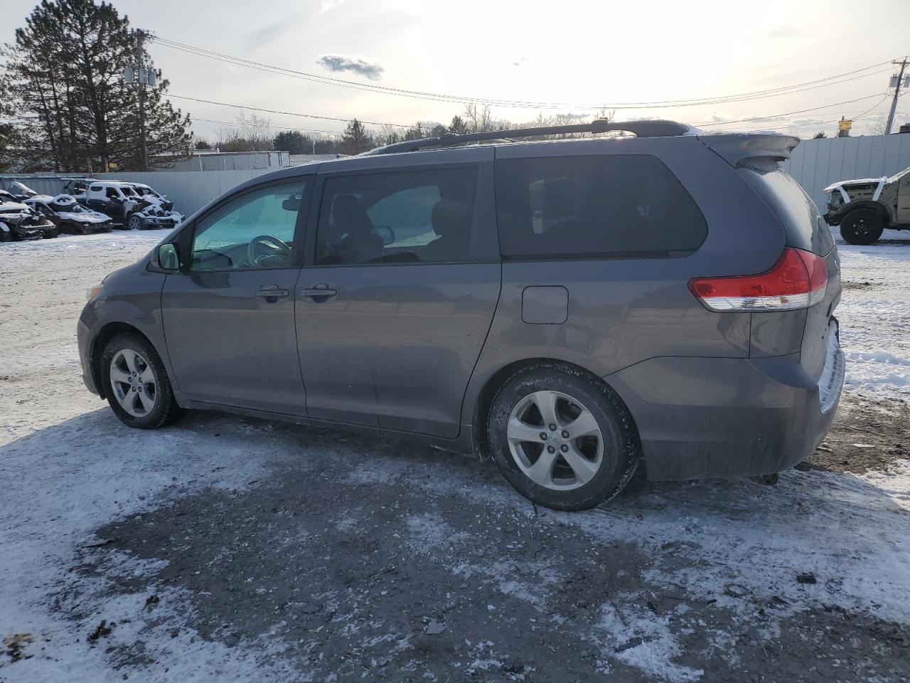 2013 Toyota Sienna - Image 2