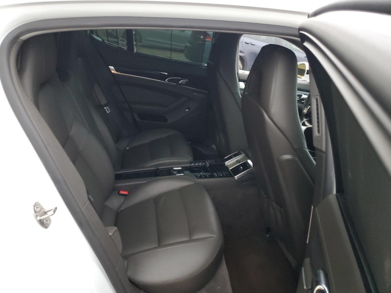 2016 Porsche Panamera - Image 10