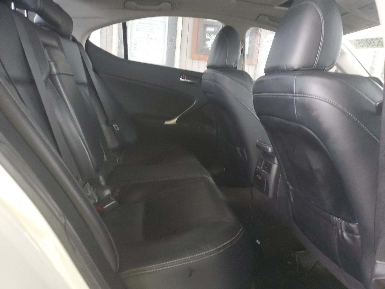 2010 Lexus IS - Image 10