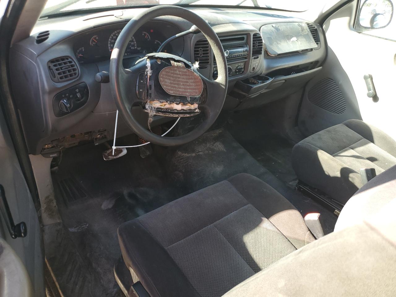 1999 Ford F150 VIN: 1FTRF17W0XKB76972 Lot: 41667295