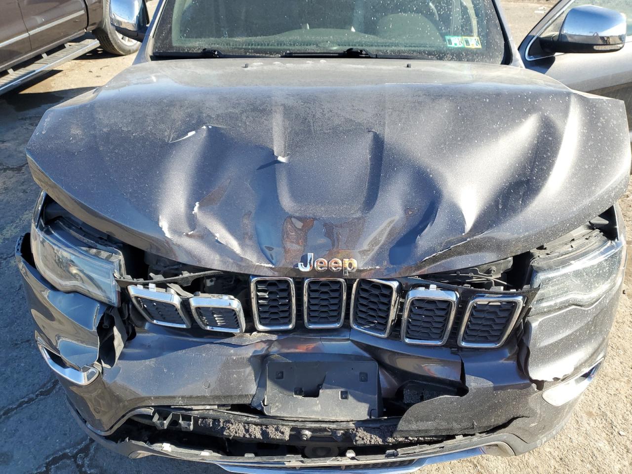 2019 Jeep Grand Cherokee - Image 12