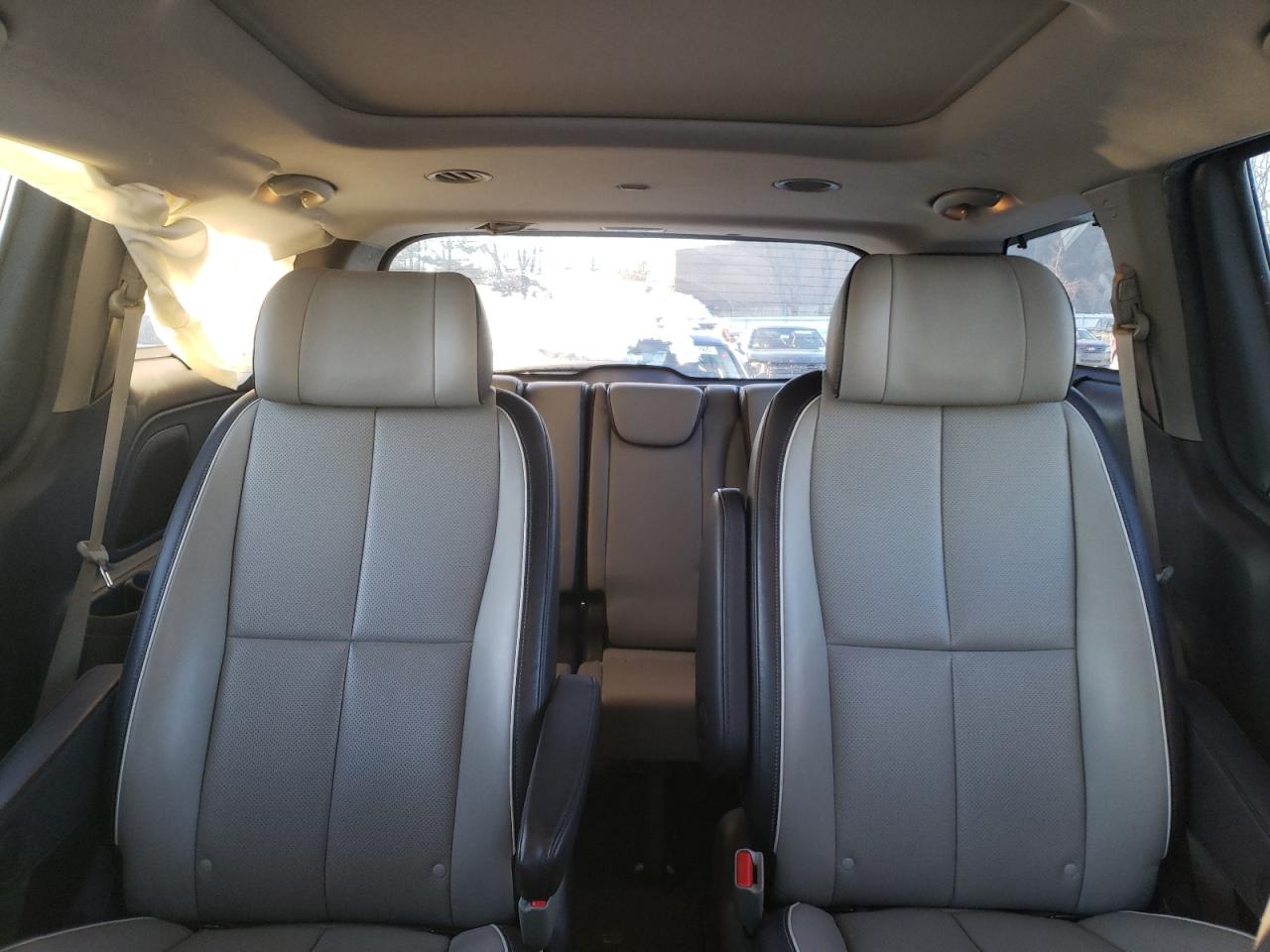 2016 Kia Sedona - Image 10