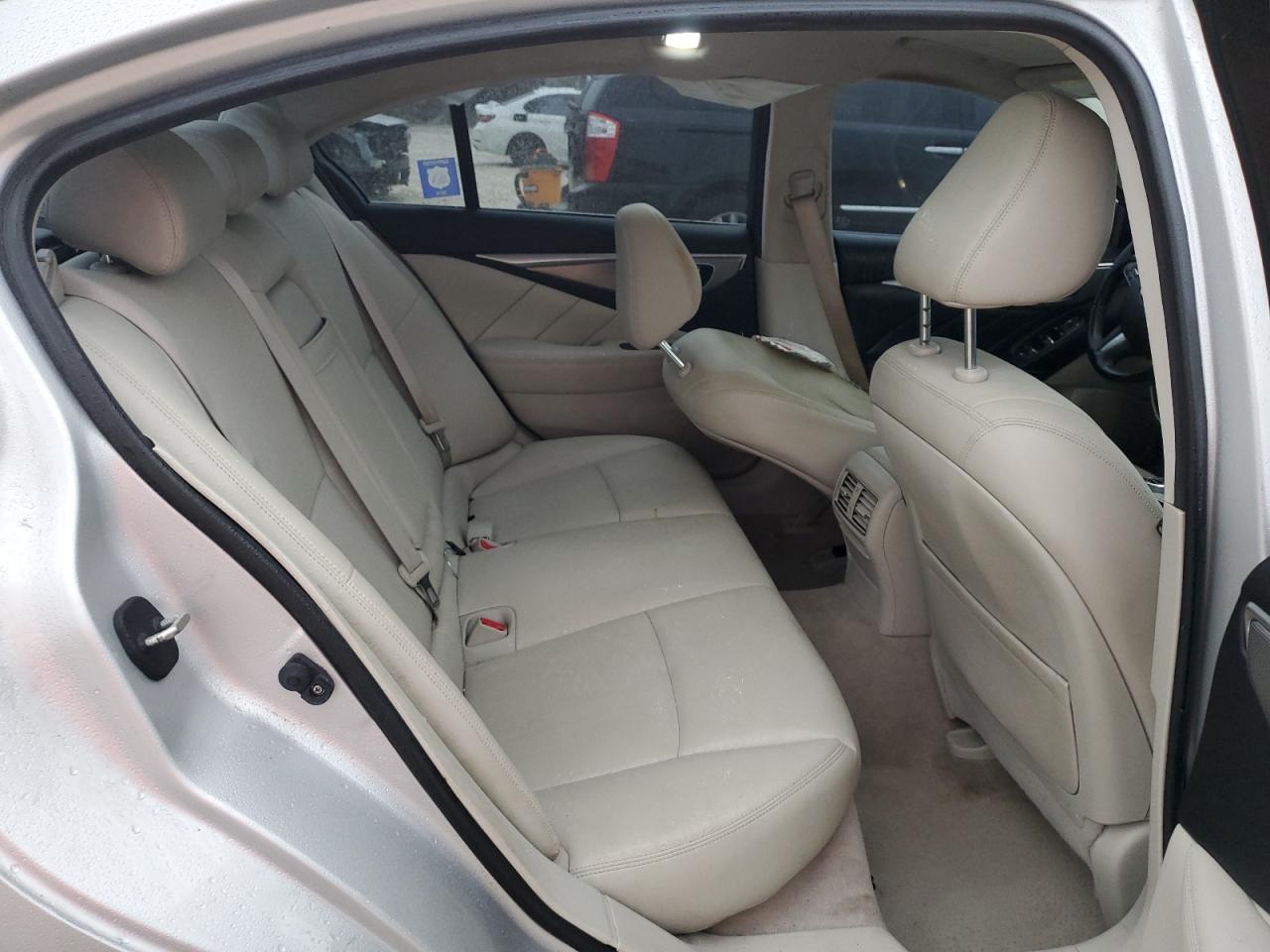 2015 Infiniti Q50 - Image 10