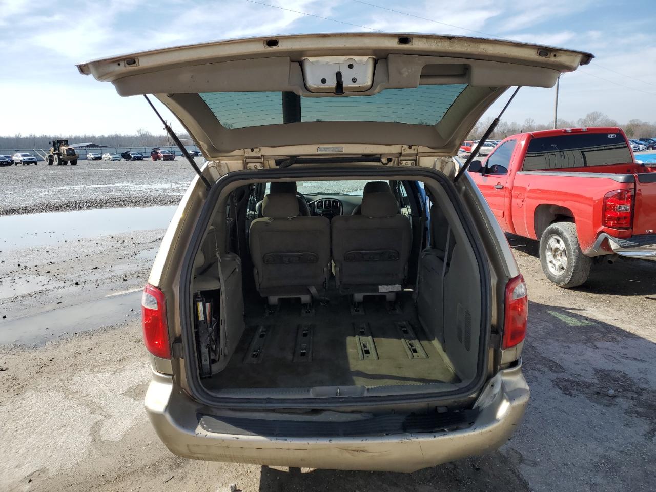 2004 Chrysler Town & Country - Image 6