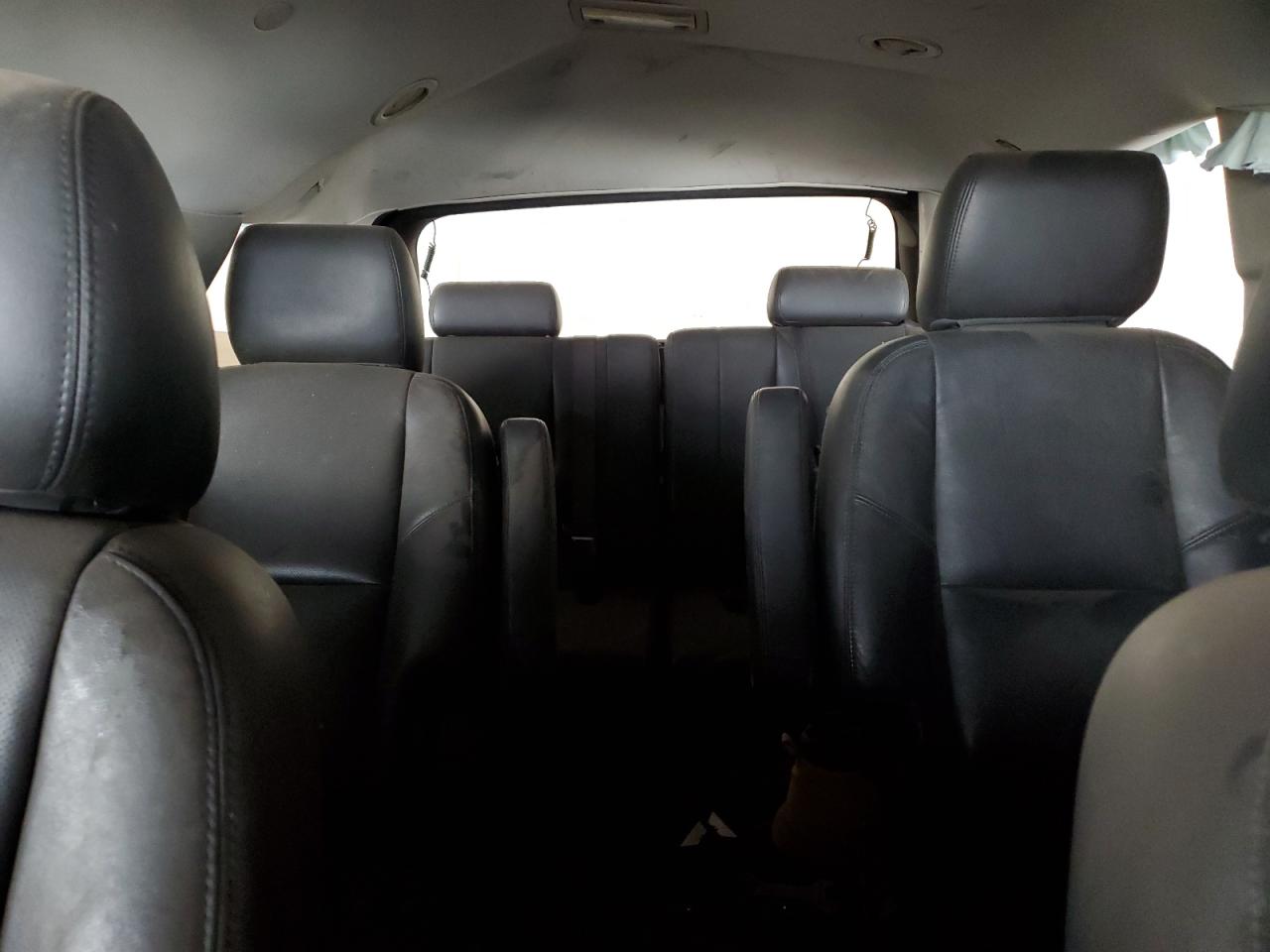 2013 Cadillac Escalade - Image 10