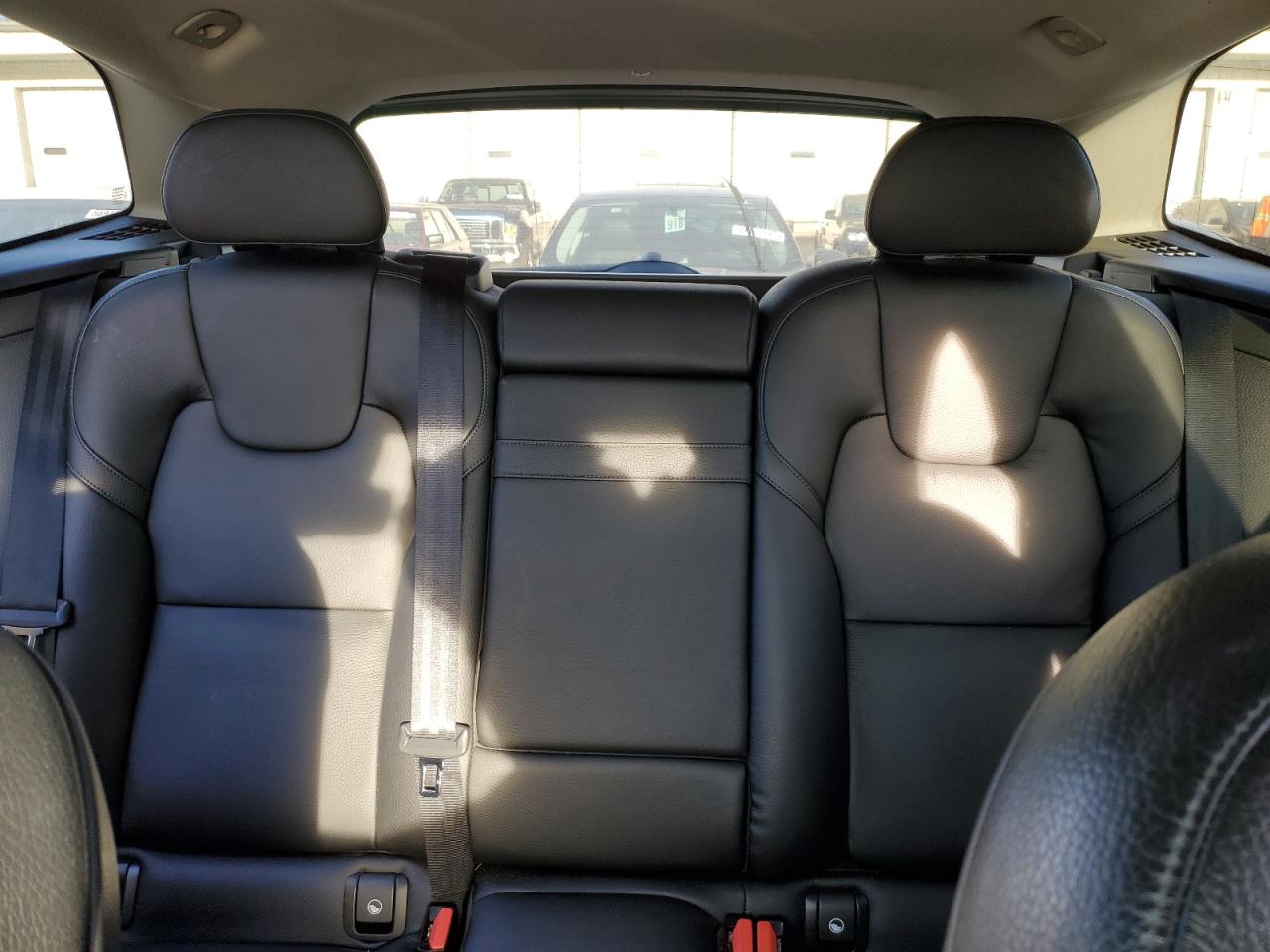 2018 Volvo XC60 - Image 10