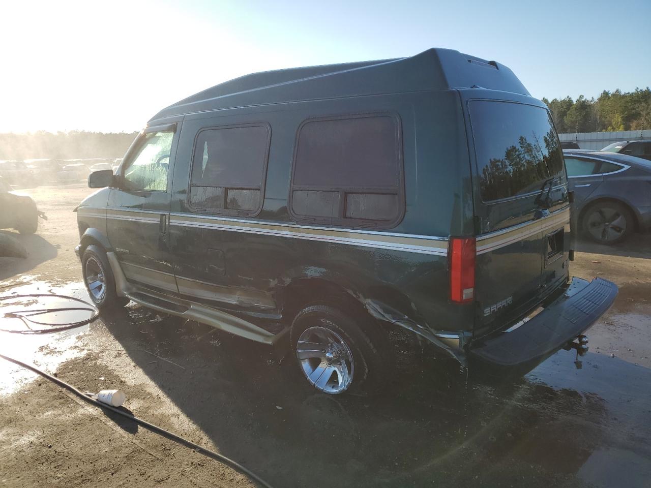 1998 GMC Safari - Image 2