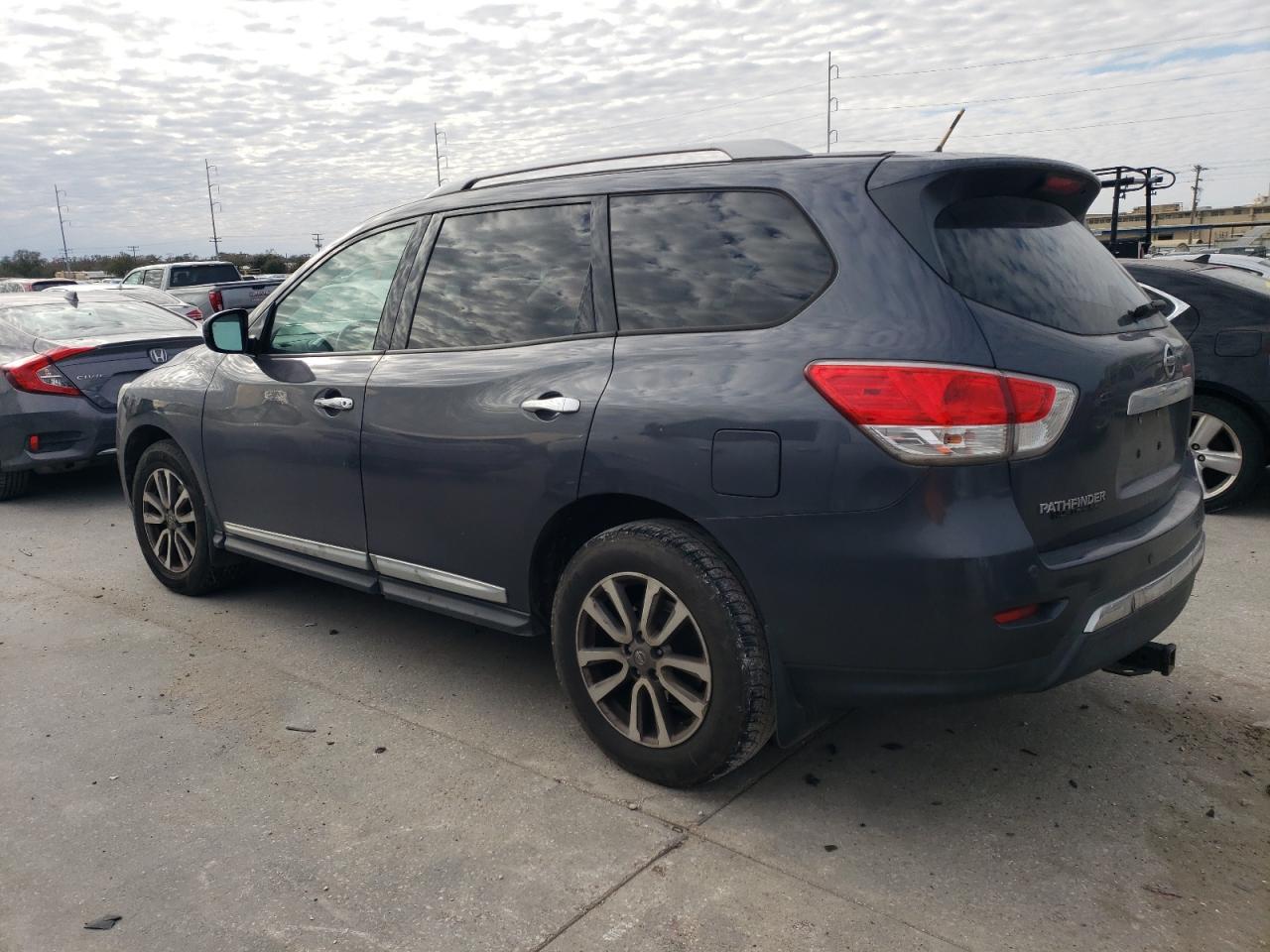 2013 Nissan Pathfinder - Image 2