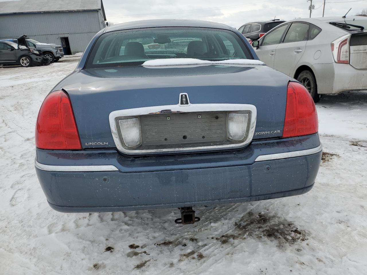 2005 Lincoln Town Car - Image 6